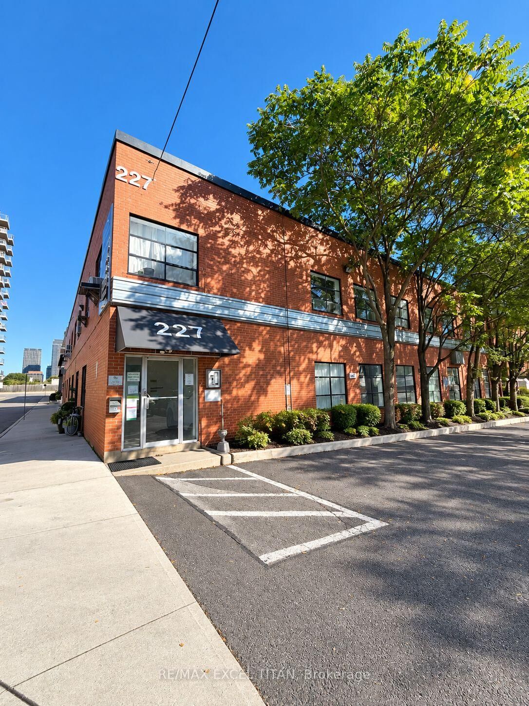 Property Photo:  227 Sterling Road E 213  ON M6P 3L4 