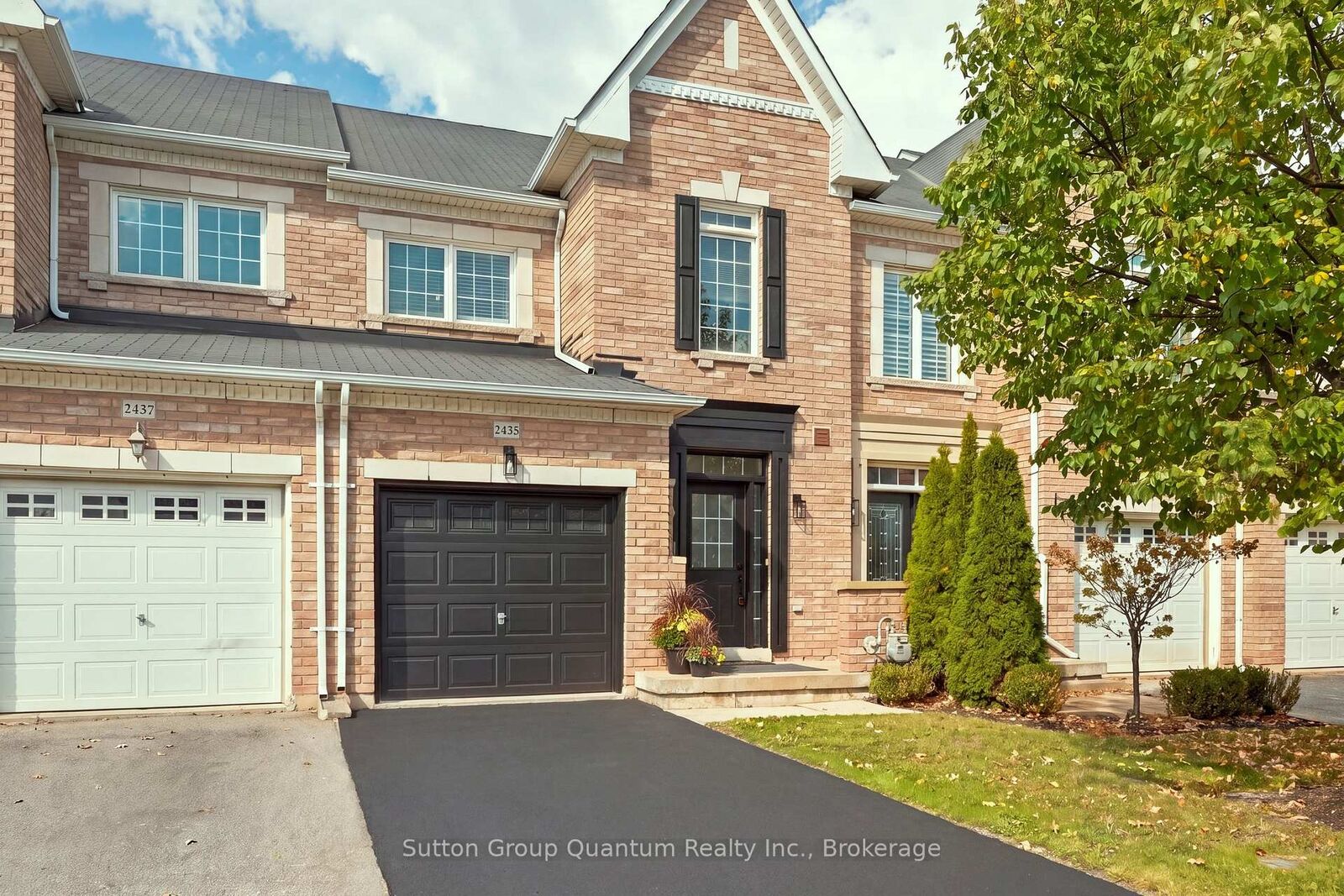 Property Photo:  2435 Montagne Avenue  ON L6M 0J4 