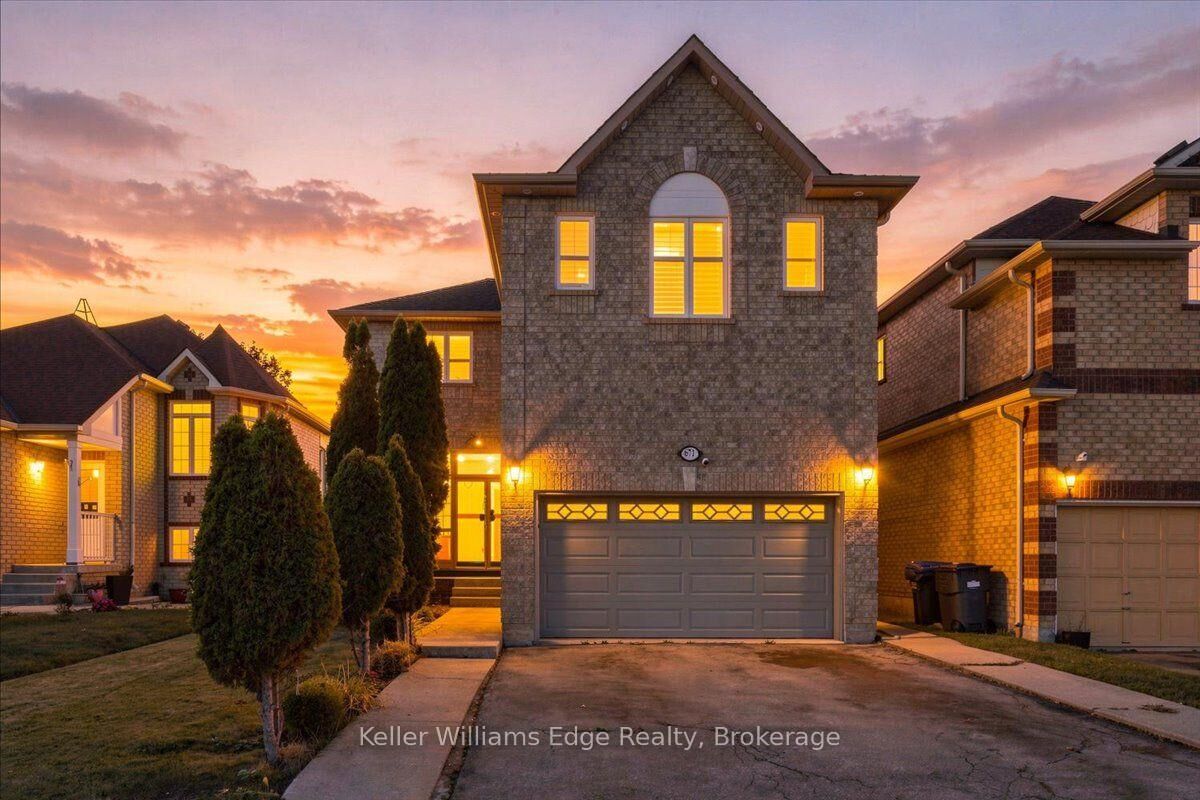 Property Photo:  671 Twain Avenue  ON L5W 1K7 