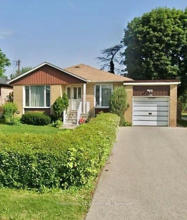 Property Photo:  198 Waterloo Avenue  ON M3H 3Z2 