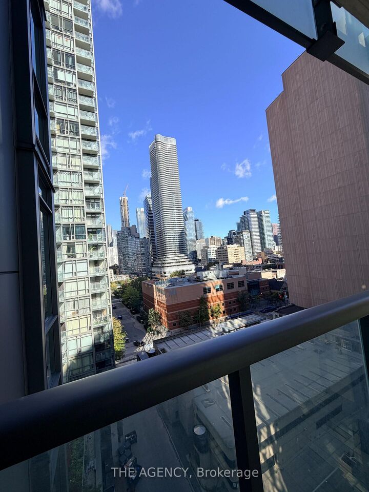 Property Photo:  38 Grenville Street 1008  ON M4Y 1A5 