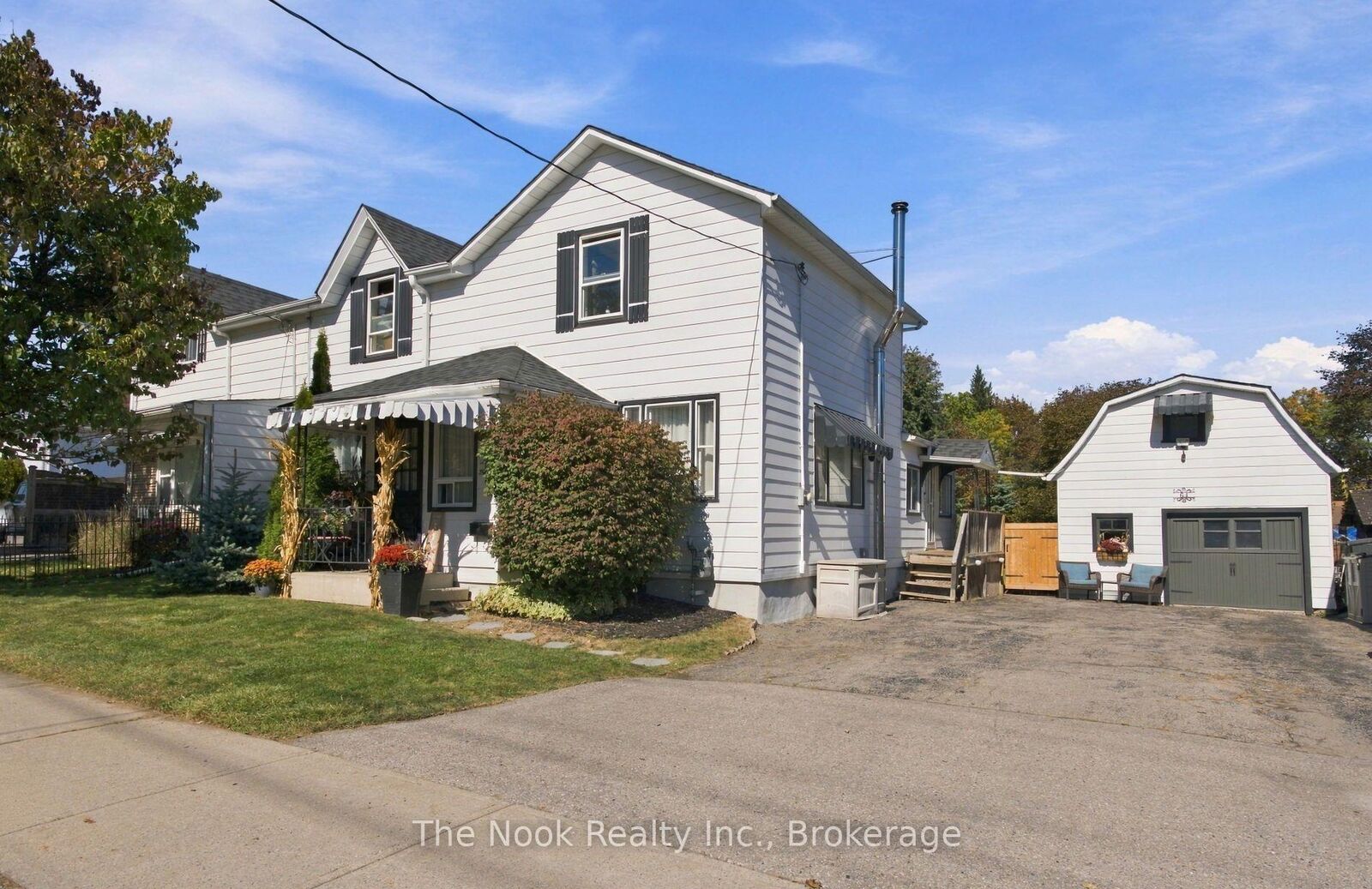 Photo de la propriété: 64 Wellington Street ON L1C 1V5