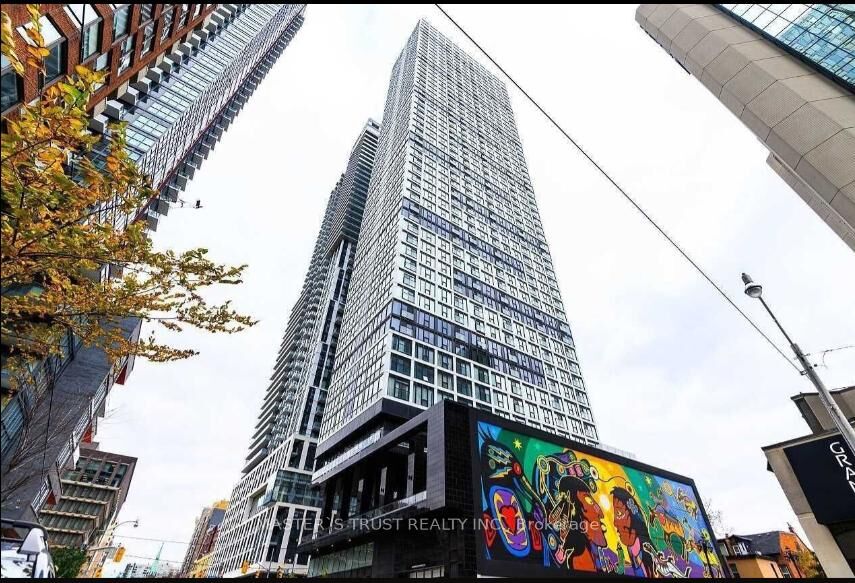 Property Photo:  181 Dundas Street E 4109  ON M5A 0N5 