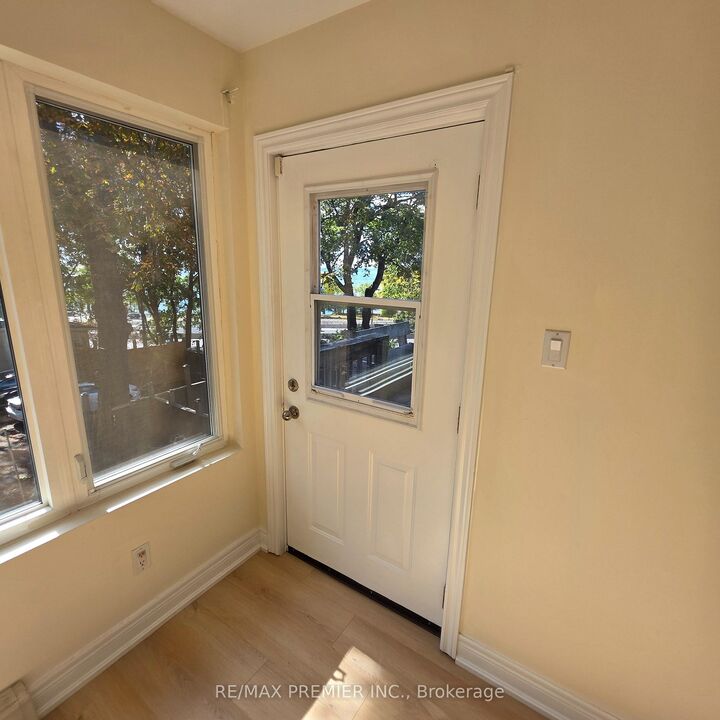 Property Photo:  1487 King Upper Street 103  ON M6K 1J4 