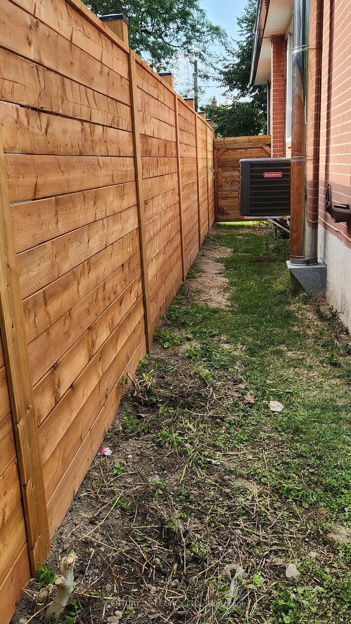 Property Photo:  27 Par Avenue  ON M1G 2G5 