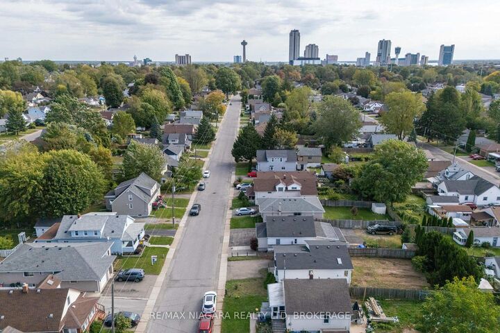 Property Photo:  6474 Taylor Street  ON L2G 2G1 
