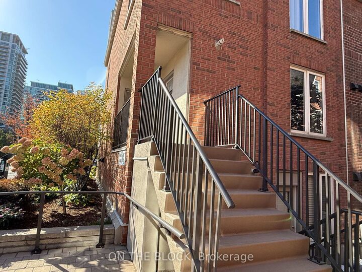 Property Photo:  28 Douro Street 223  ON M6K 3M4 