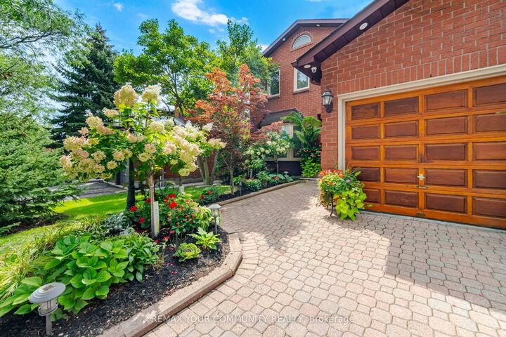 Property Photo:  1380 Bishopstoke Way  ON L6J 7A5 
