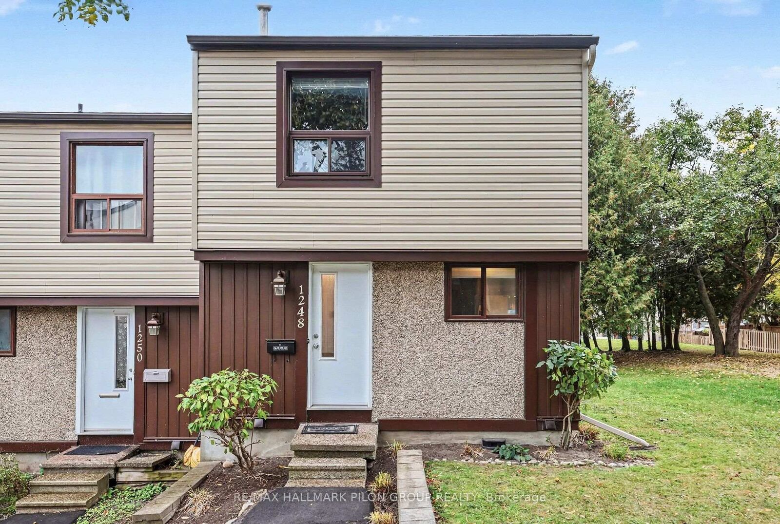 Property Photo:  1248 Bethamy Lane  ON K1J 8P4 