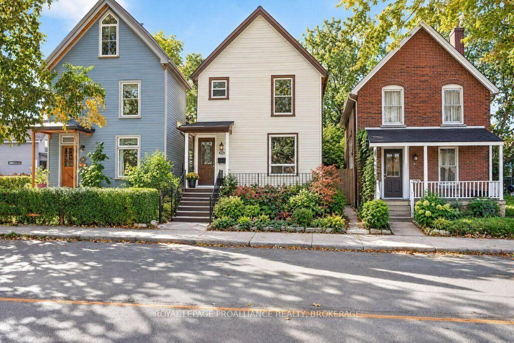 Property Photo:  268 Rideau Street  ON K7K 3A6 