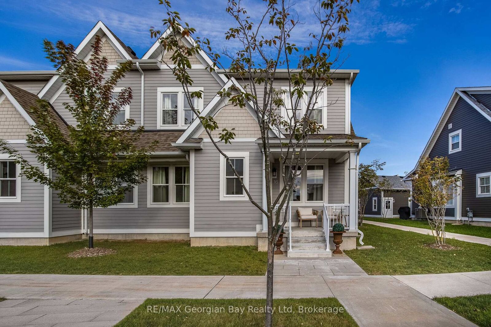 Property Photo:  16 Danielle Crescent  ON L4R 0H3 