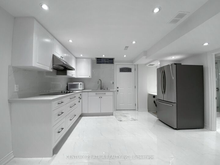 Property Photo:  40 Alanbull Square Lower  ON M1V 4M1 
