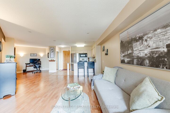 Property Photo:  1720 Eglinton Avenue E 623  ON M4A 2X8 