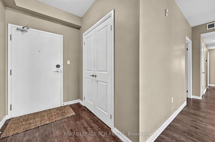 Property Photo:  302 Essa Road 502  ON L9J 0H3 