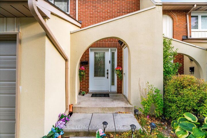 Photo de la propriété: 1180 Mississauga Valley Boulevard #103 ON L5A 3M9