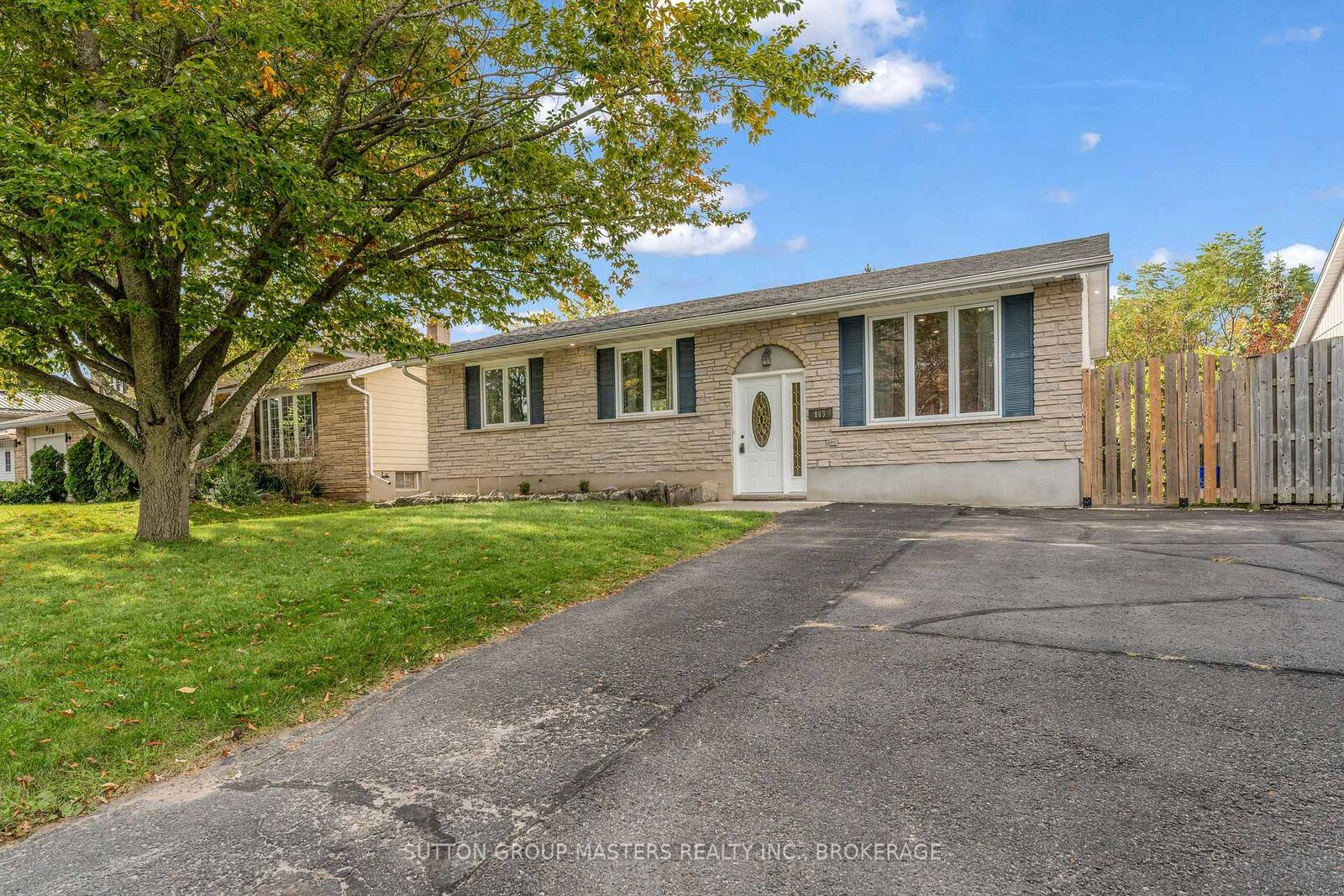 Property Photo:  863 Pembridge Crescent  ON K7M 6B5 