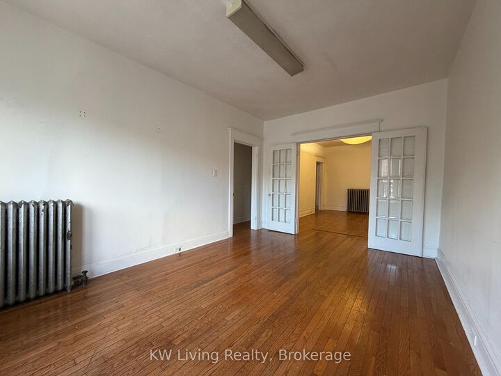 Property Photo:  543 College Street 2/F  ON M6G 1A9 