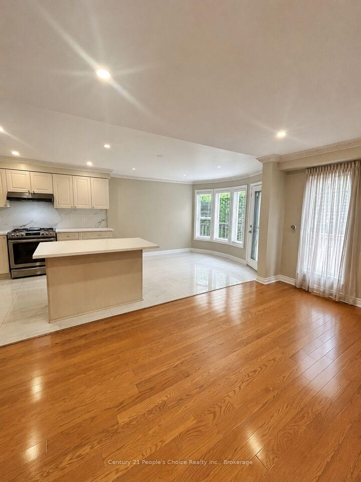Property Photo:  670 Macbeth Heights  ON L5W 1E5 