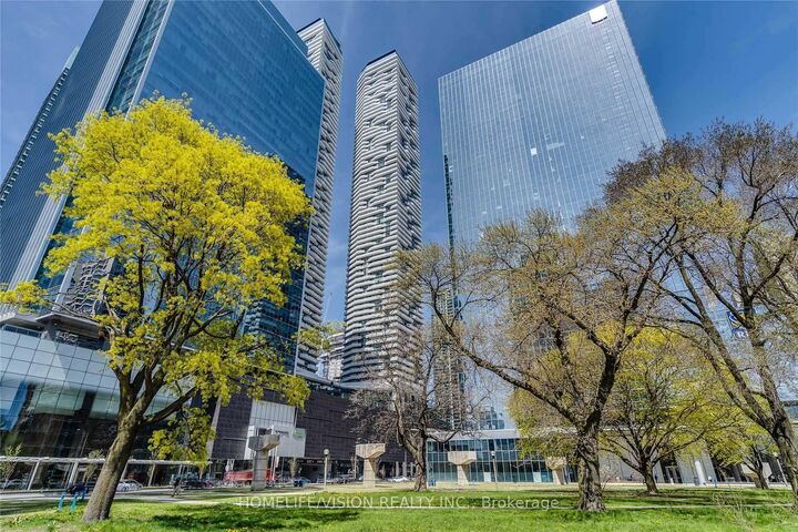 Property Photo:  100 Harbour Street 4906  ON M5J 2T5 