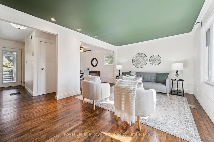 Property Photo:  39 Ridgewood Avenue  ON N1H 6C3 