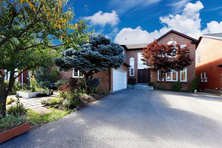 Property Photo:  5680 Oldcastle Crescent  ON L5M 4X5 