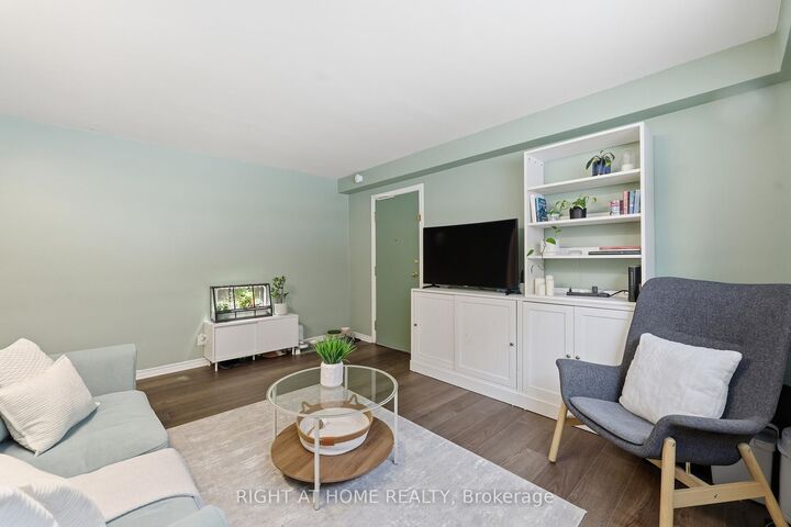 Property Photo:  223 Macnab Street S 11  ON L8P 3C9 