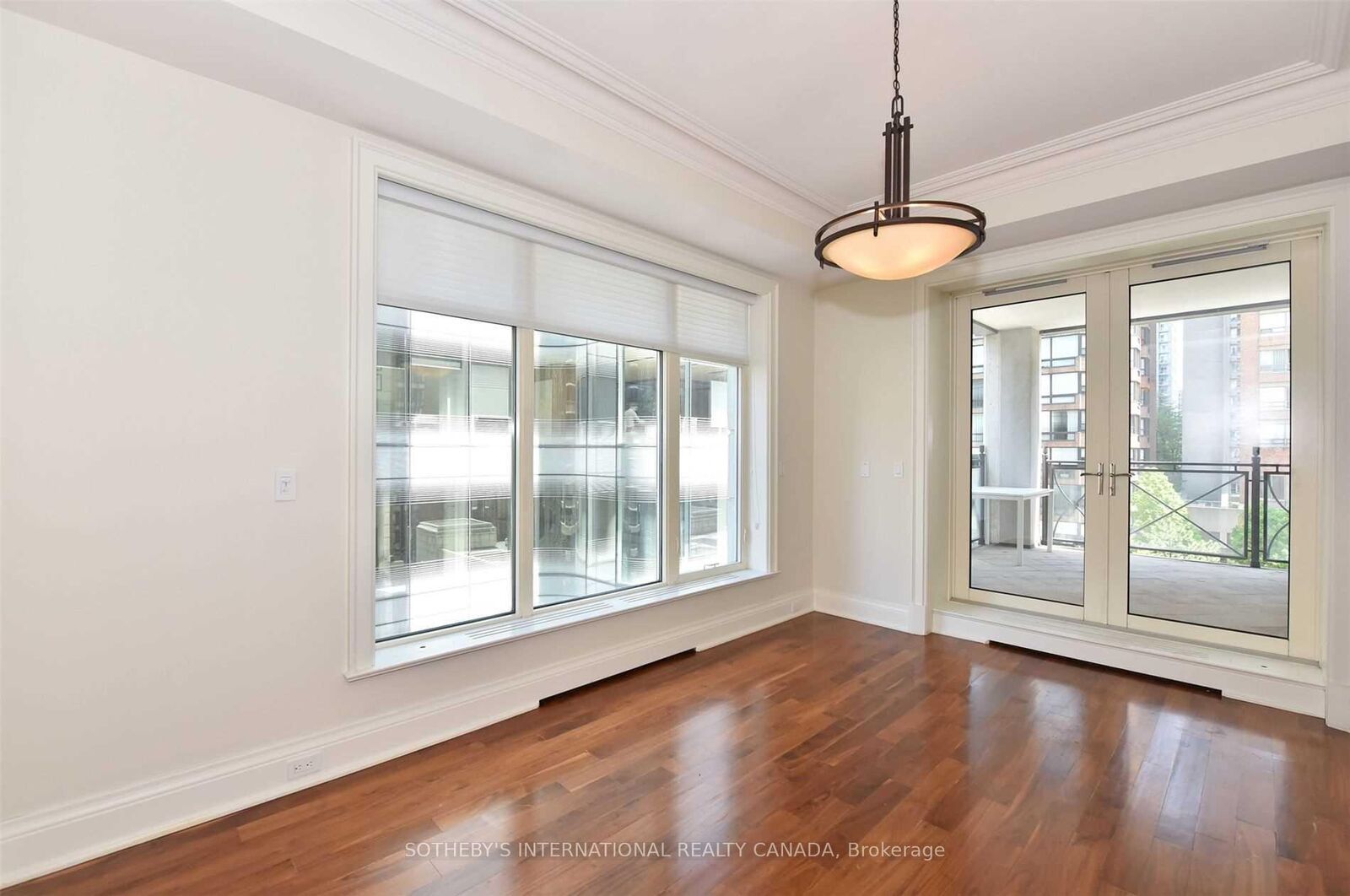 Property Photo: 1 St. Thomas Street 6D ON M5S 3M5