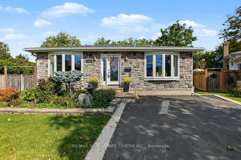 Property Photo:  806 Hudson Court  ON L9T 3T4 