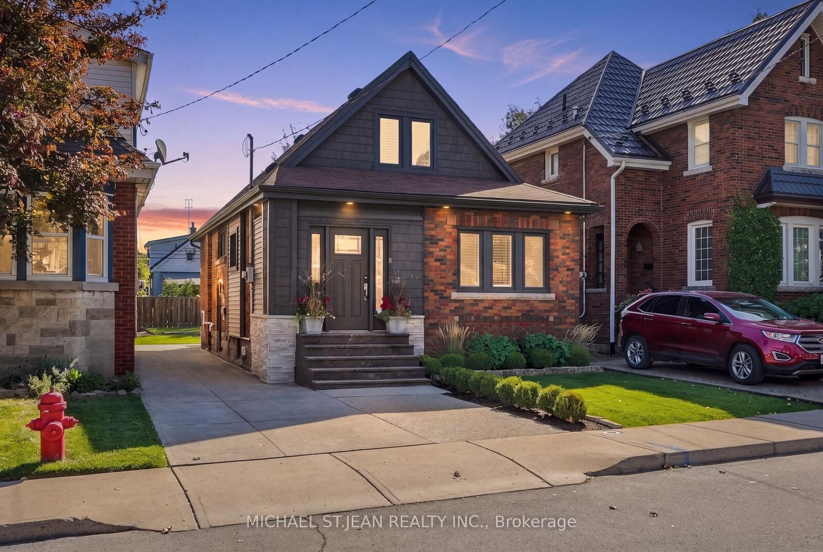 Property Photo:  77 Houghton Avenue S  ON L8K 2M9 
