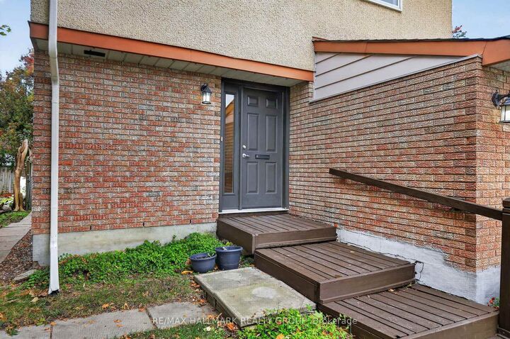 Property Photo:  1086 Barwell Avenue  ON K2B 8H5 