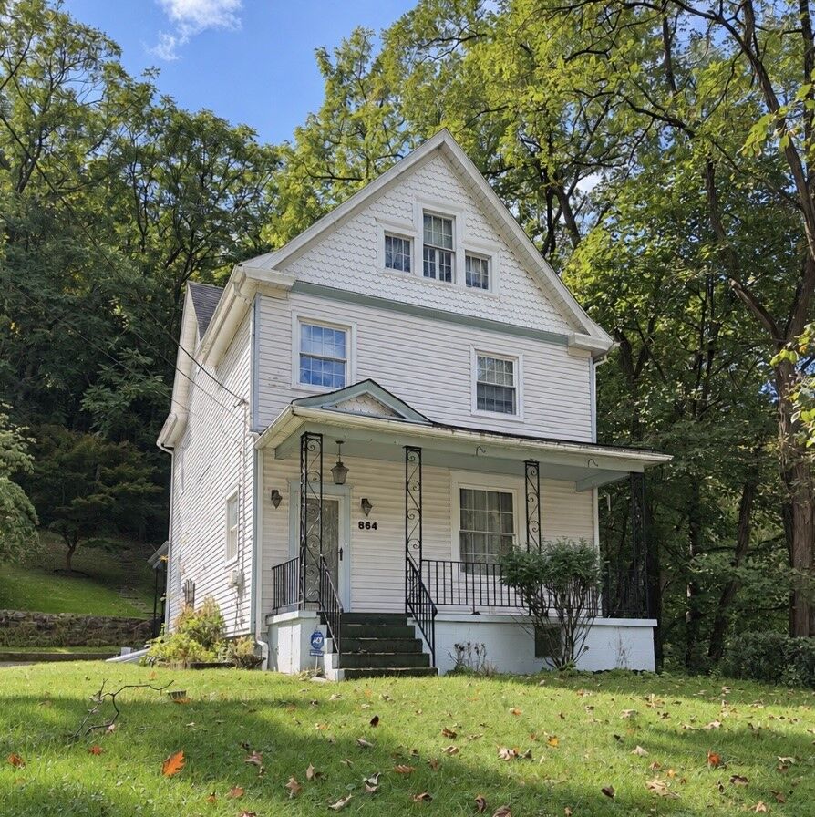 Property Photo: 864 Forest Ave PA 15120