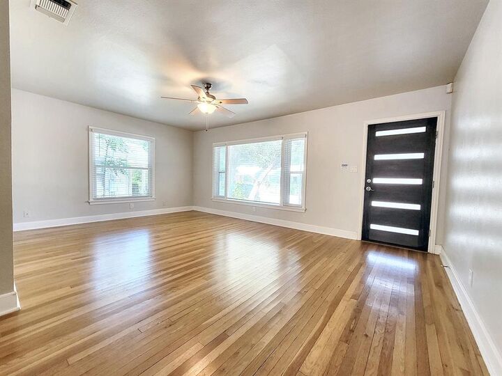 Property Photo: 1009 E 38 1/2 Street B TX 78751