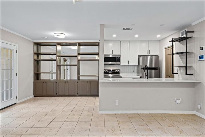 Property Photo:  6718 Silvermine Drive 1204  TX 78736 