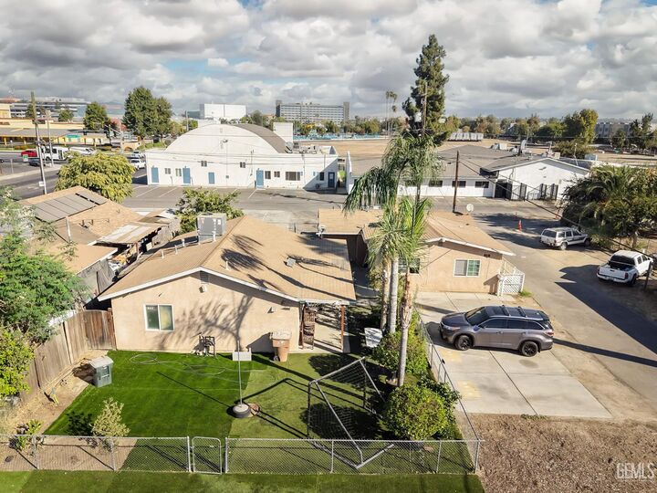 Property Photo:  818 11th Street  CA 93304 