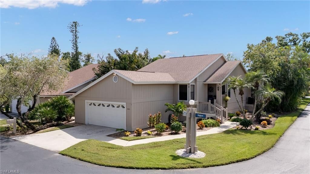 Property Photo: 6661 Rolland Ct FL 33908
