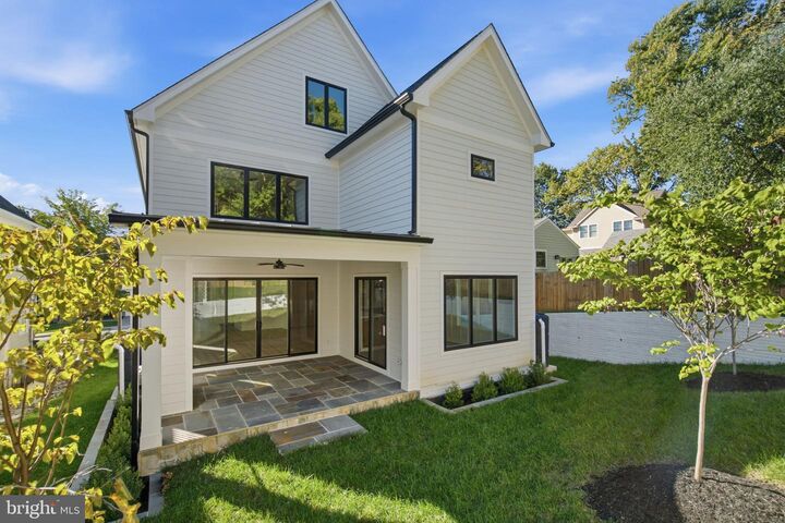 Property Photo:  1905 N Taylor Street  VA 22207 