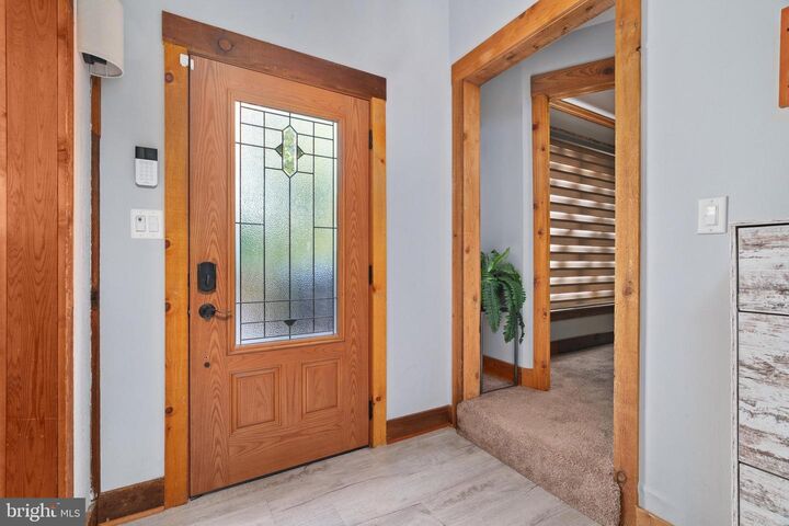 Property Photo: 104 Laurel Lane VA 20135