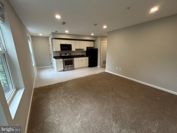 Property Photo:  