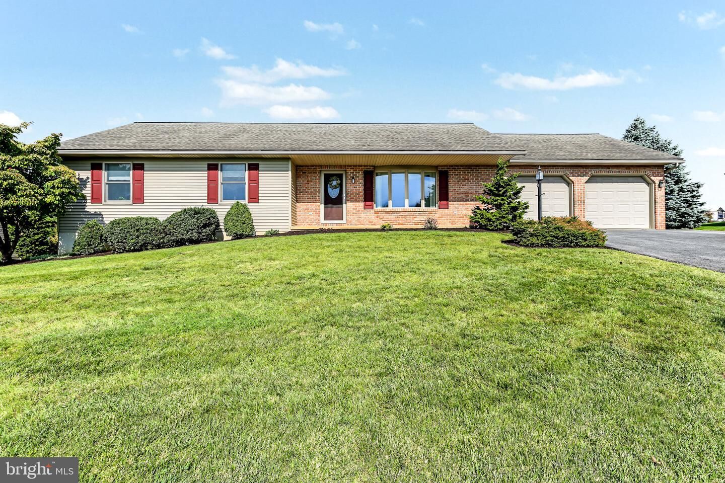 Property Photo:  1089 Horseshoe Circle  PA 17042 