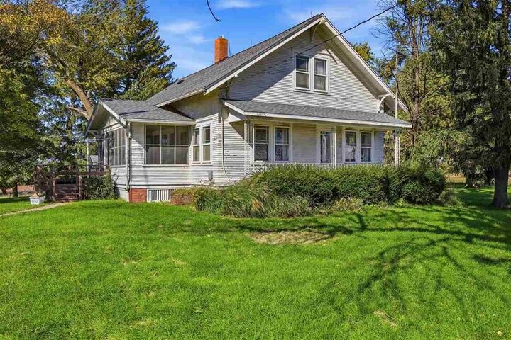 Property Photo:  1981 White Oak Avenue  IA 52333 