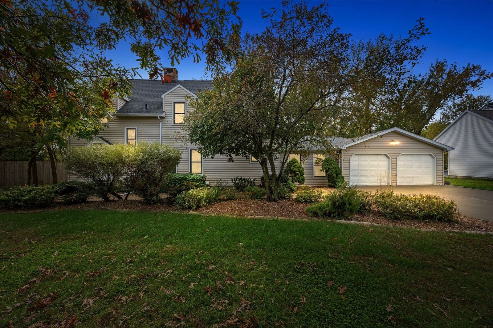 Property Photo:  3653 Cottage Grove Avenue SE  IA 52403 