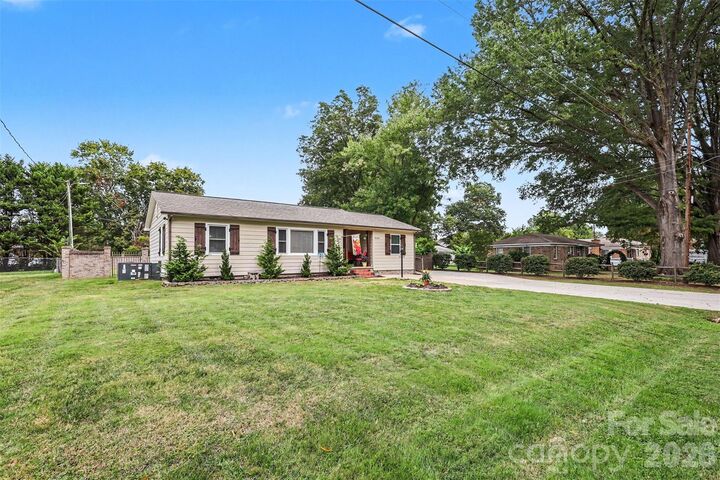 Property Photo: 9202 Elgin Drive NC 28214