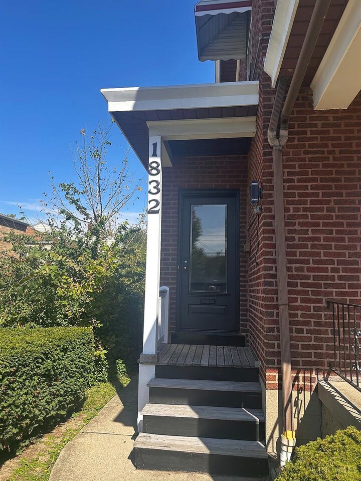 Property Photo: 1832 Weyer Avenue OH 45212