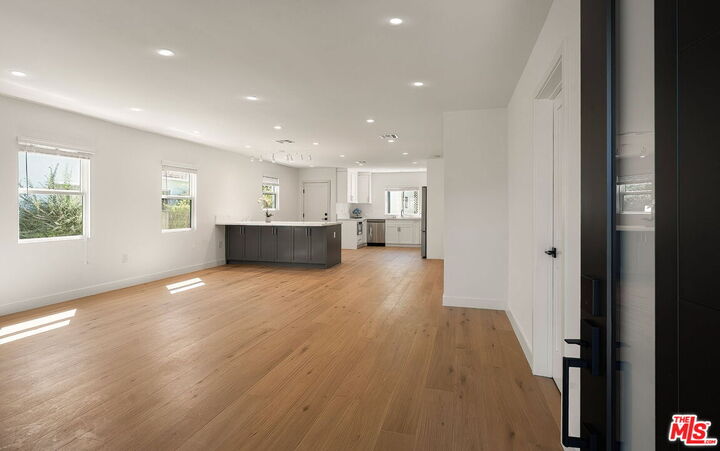 Property Photo:  3113 Mountain View Ave  CA 90066 