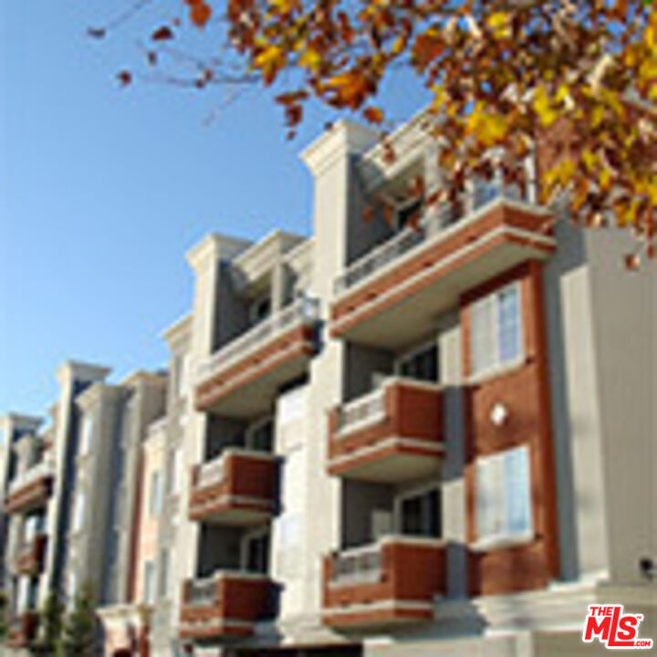 Property Photo: 15357 Magnolia Blvd, Unit 114 CA 91403
