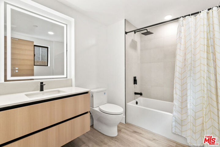 Property Photo: 11013 Hartsook St, Unit 304 CA 91601
