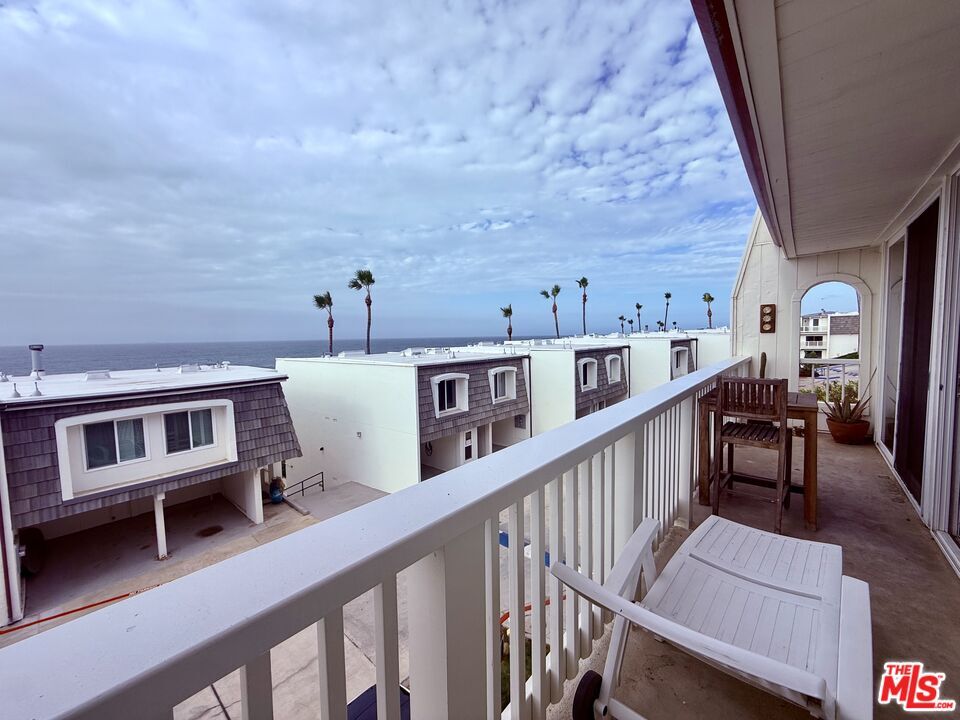 Property Photo:  11934 Whalers Ln  CA 90265 
