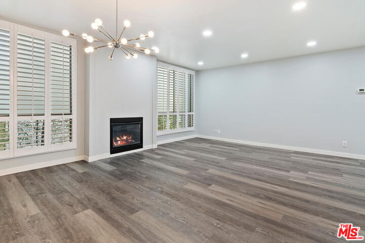 Property Photo:  927 N Kings Rd, Unit 107  CA 90069 