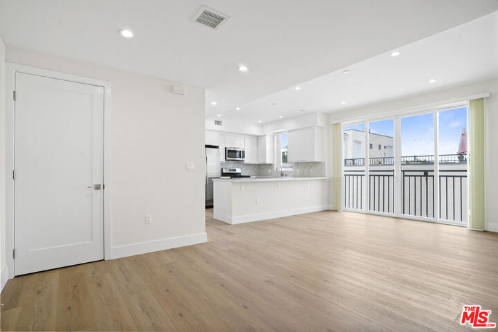 Property Photo: 11042 La Maida St, Unit 203 CA 91601
