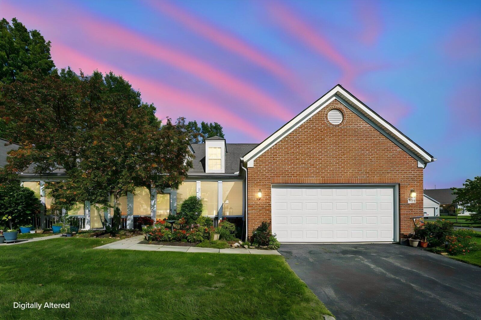 Property Photo:  5998 Naughten Pond Drive  OH 43213 